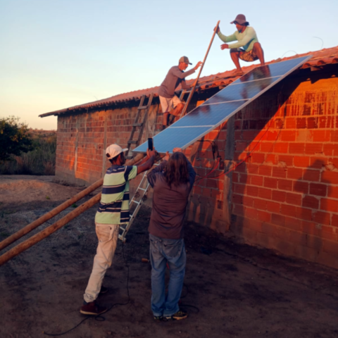 Projeto Semeadores de Luz - Energia Solar para Alfabetizar Quilombolas no Vale do Jequitinhonha Projeto Semeadores de Luz - Energia Solar para Alfabetizar Quilombolas no Vale do Jequitinhonha